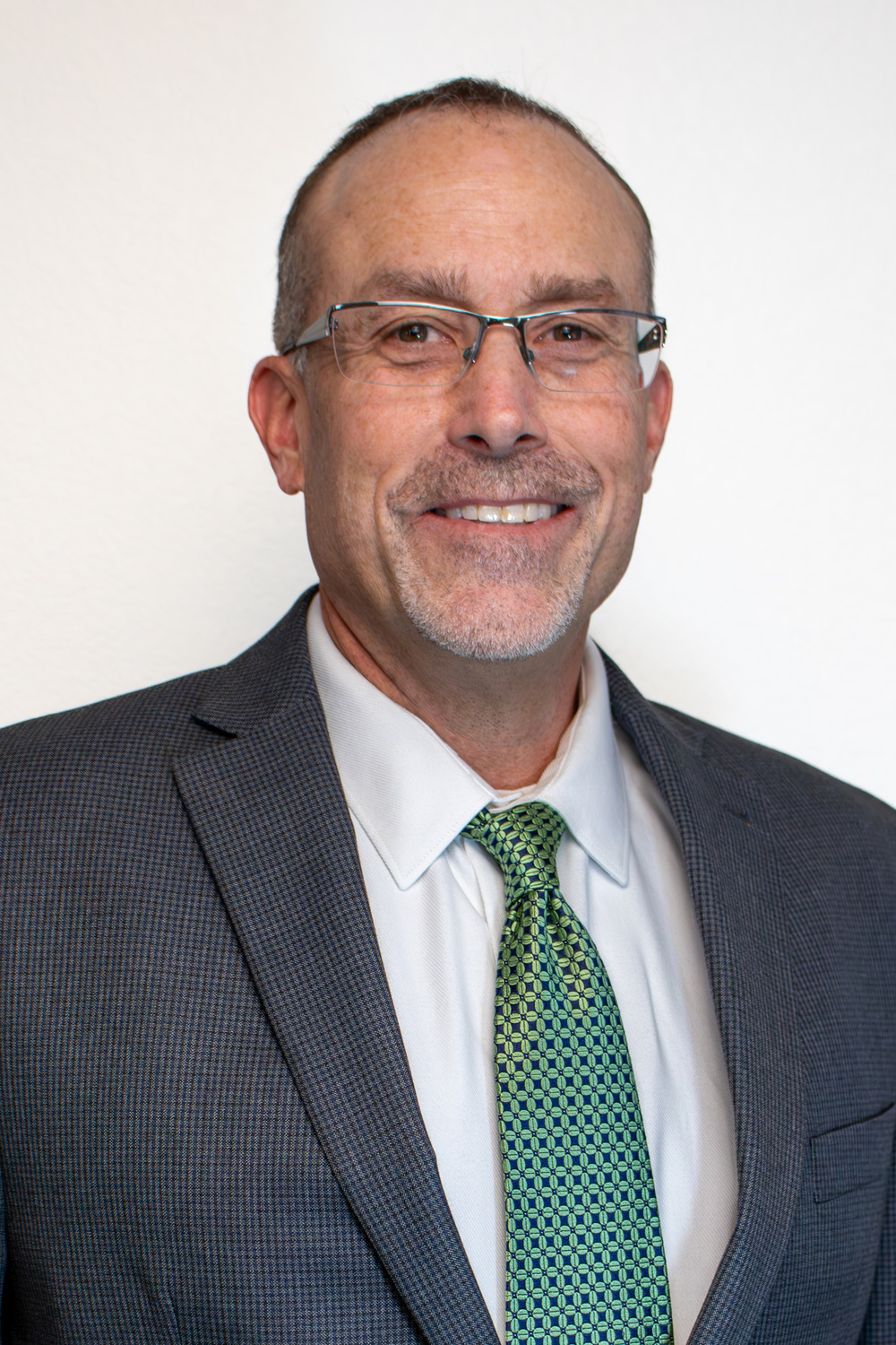 Chris formal head shot resized to 500 kb